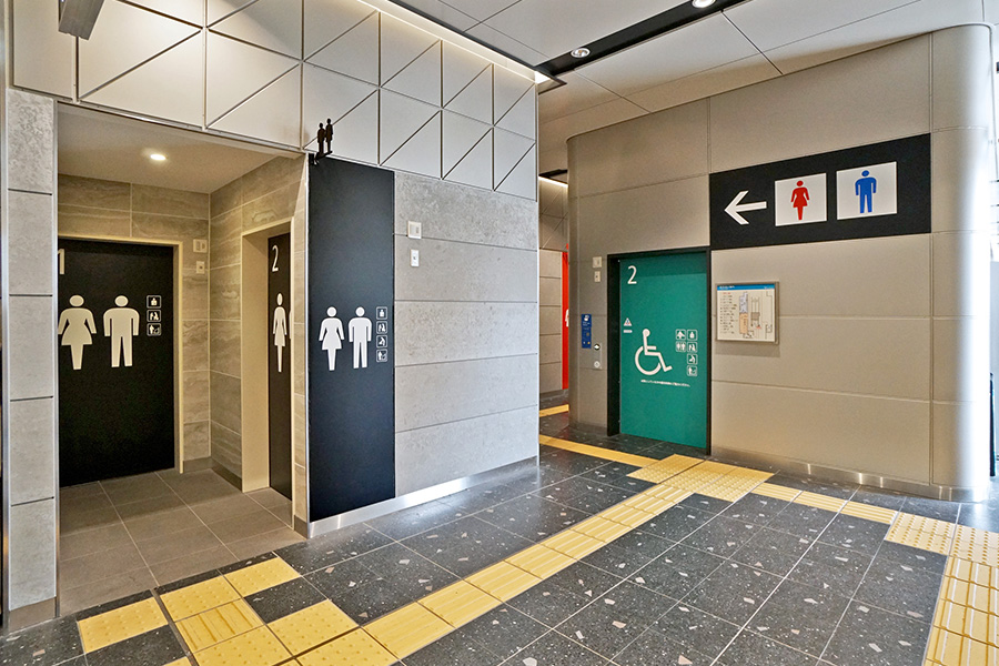 男女共用トイレとバリアフリートイレの入り口付近